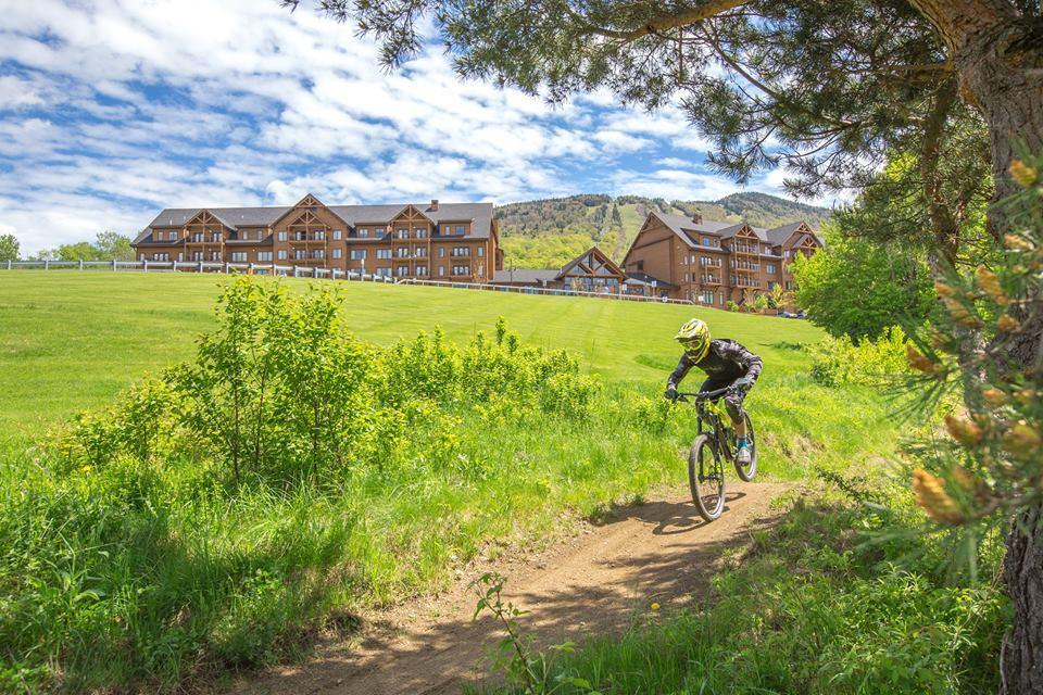 Burke Mountain Hotel And Conference Center Bagian luar foto