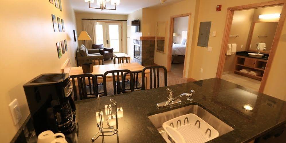 Burke Mountain Hotel And Conference Center Bagian luar foto